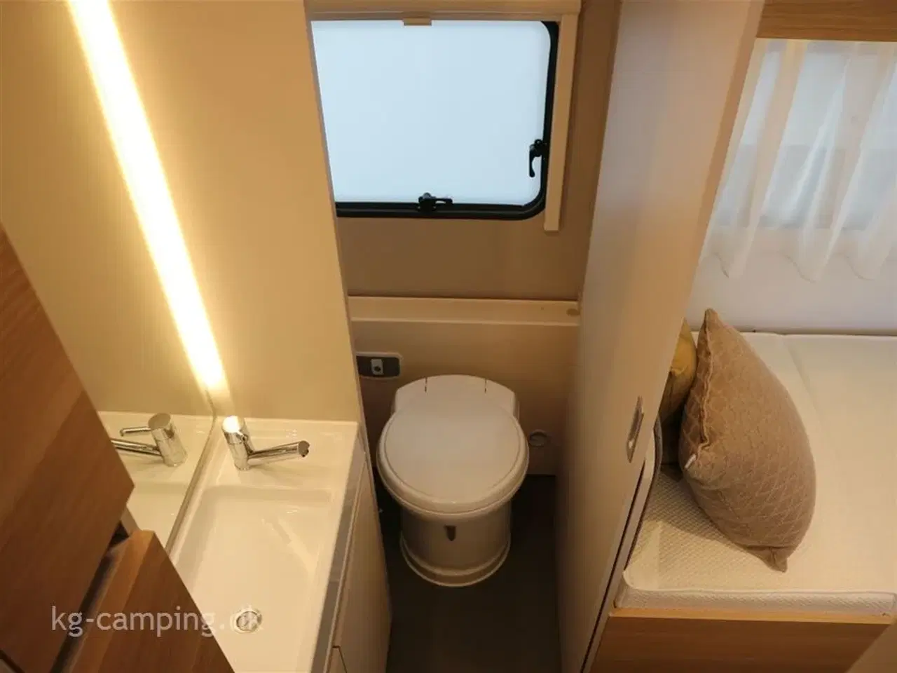 Billede 9 - 2024 - Adria Adora 572 UT Dejlig Kampagne vogn med enkeltsenge og Alde Centralvarme.