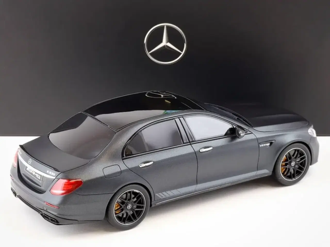 Billede 4 - 1:18 Mercedes E 63 S AMG