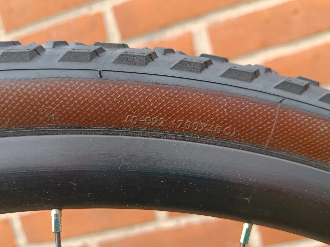 Billede 3 - Gravel dæk og fælge "Bontrager og Pirelli" 