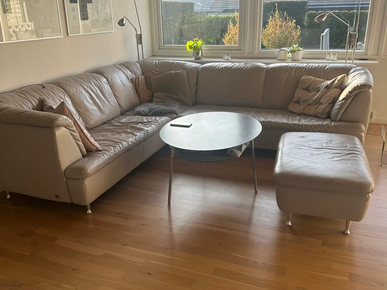 Billede 2 - Hjørnesofa lysegråt læder