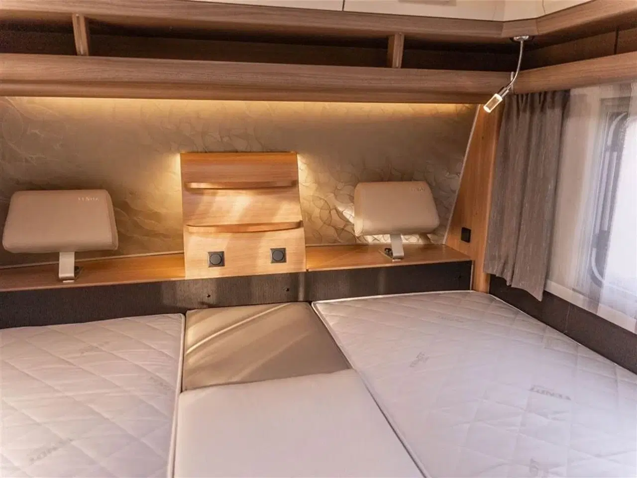 Billede 27 - 2016 - Fendt Bianco Selection 515 SG Rummelig kvalitetsvogn med enkeltsenge