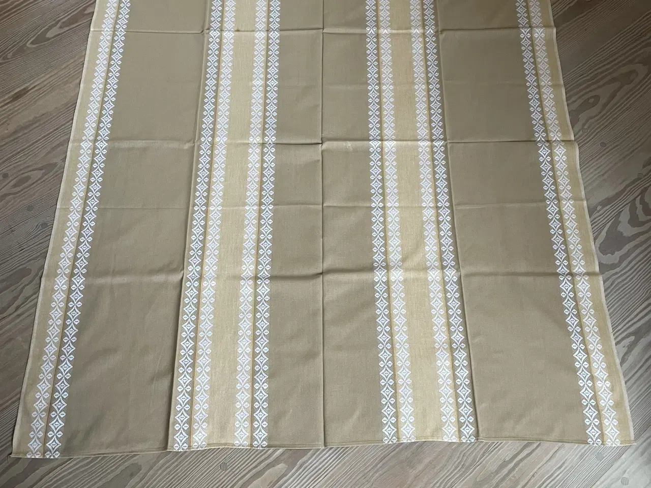 Billede 1 - Vævet retro dug 130x150