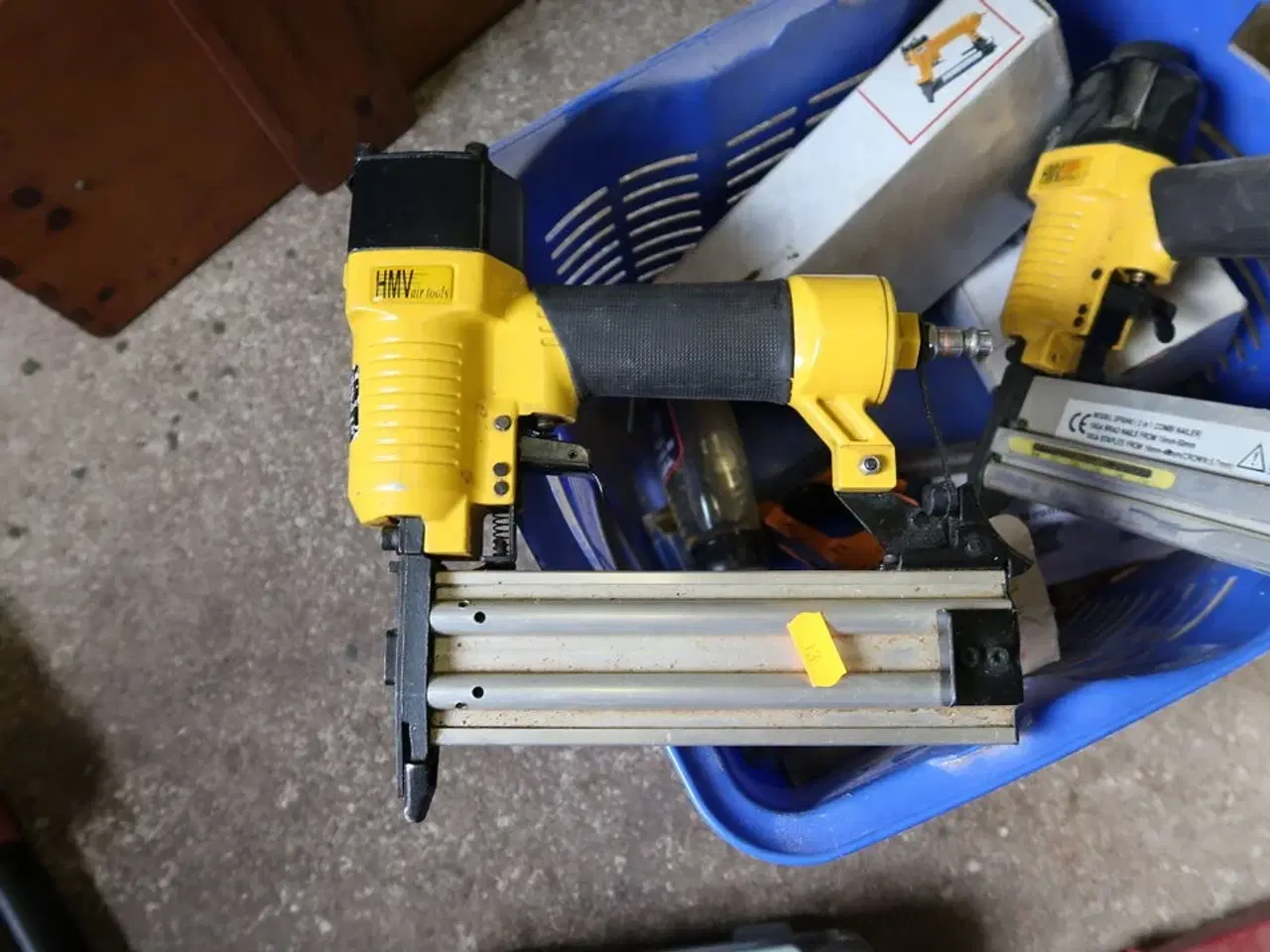 Billede 2 - 2 stk. dykkerpistoler HMV samt kasse med indhold