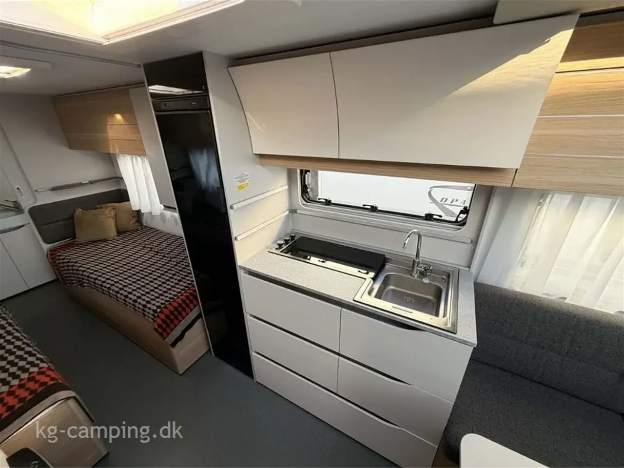 Billede 5 - 2021 - Adria Adora 572 UT   Flot enkeltsengsvogn med mover og soltelt. Velholdt og mulighed for nedvejning til 1700 KG