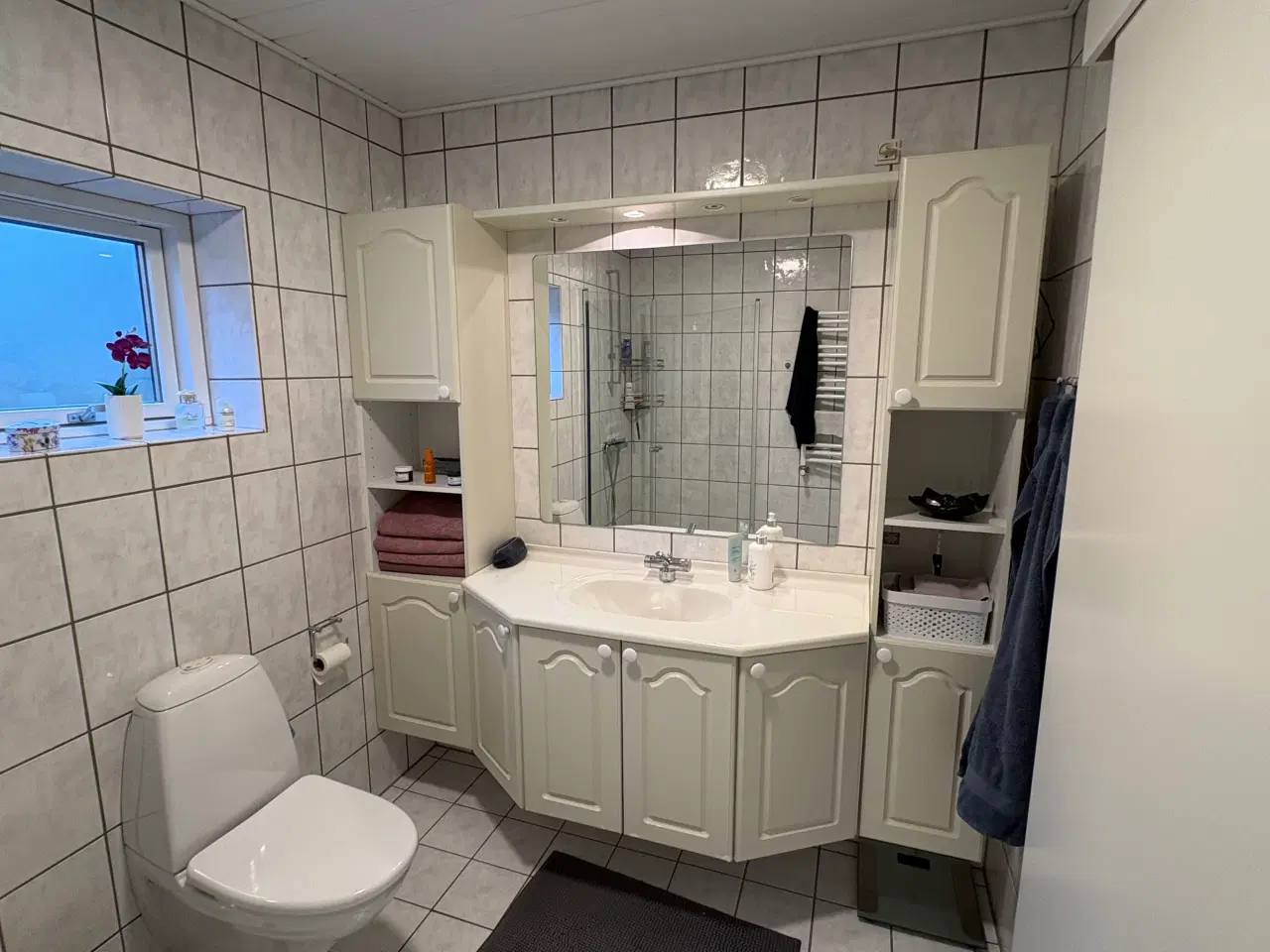 Billede 1 - Badeværelsesmøbel 