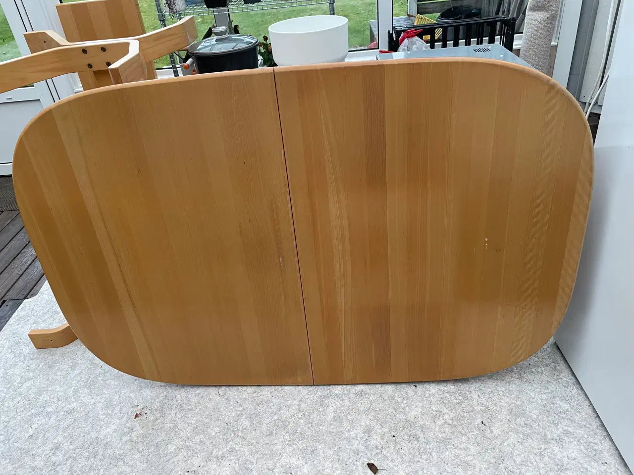 Billede 1 - Bøgetræ spisebord med frisvinger stole