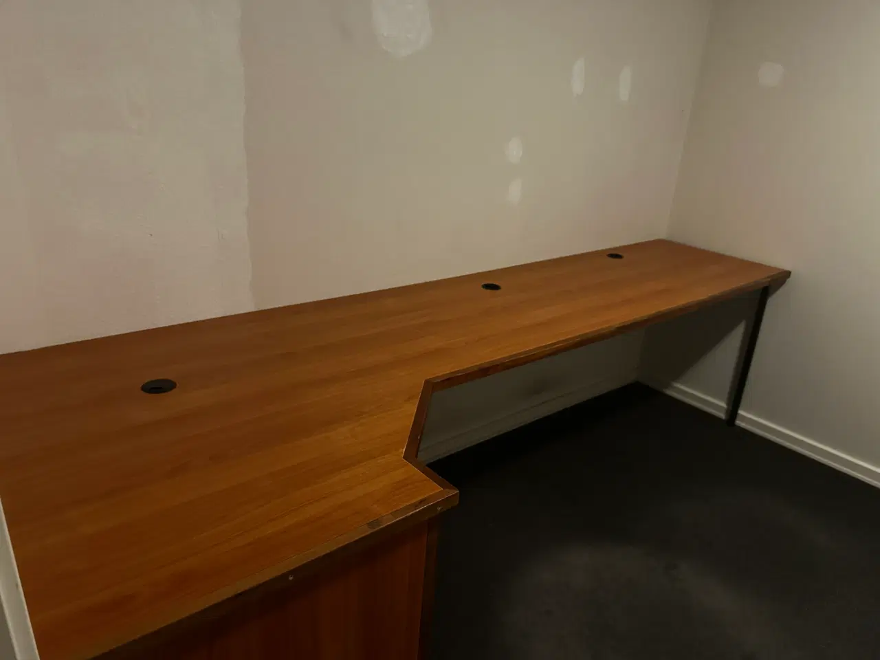 Billede 1 - Stort solidt skrivebord / bordplade