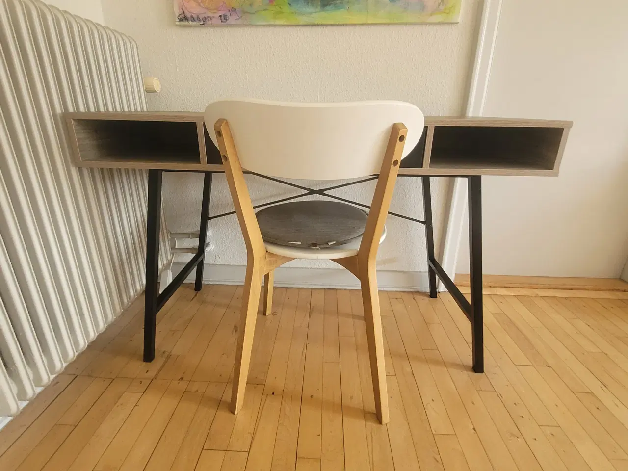 Billede 1 - Skrivebord + stol 275kr. (billigt)
