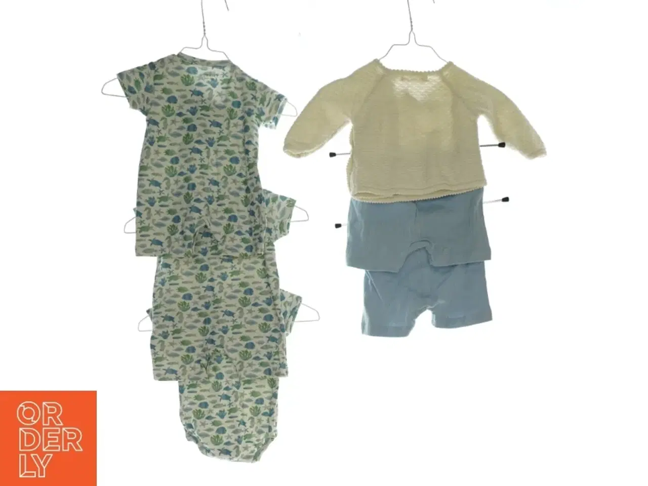 Billede 2 - tøjpakke - 2 heldragt og en bodystocking, 2 par shorts og en bluse fra Friends og Zara (str. 50/55)