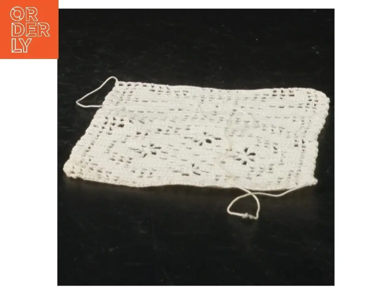 Billede 2 - Hæklet mellemstykke (str. 12 x 9 cm)
