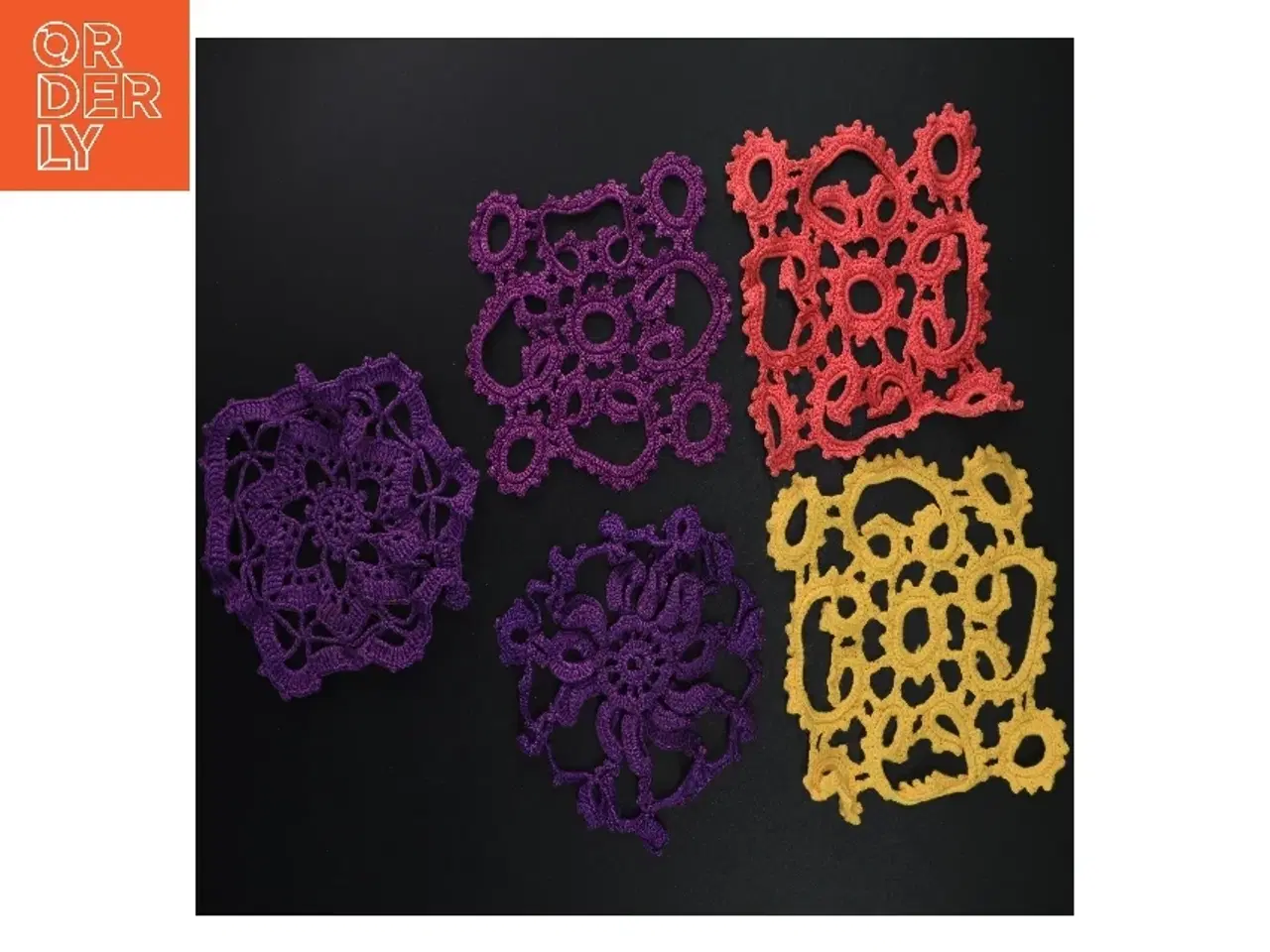 Billede 3 - Hæklede bordskånere (str. 16 x 16 cm. 5 styk)