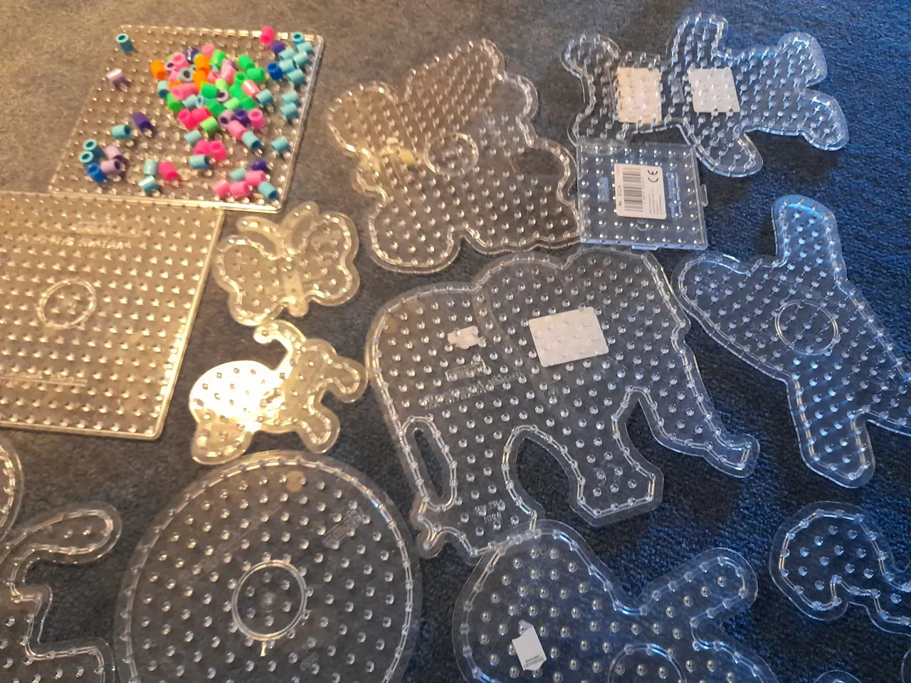 Billede 1 - Hama perleplader + lidt perler