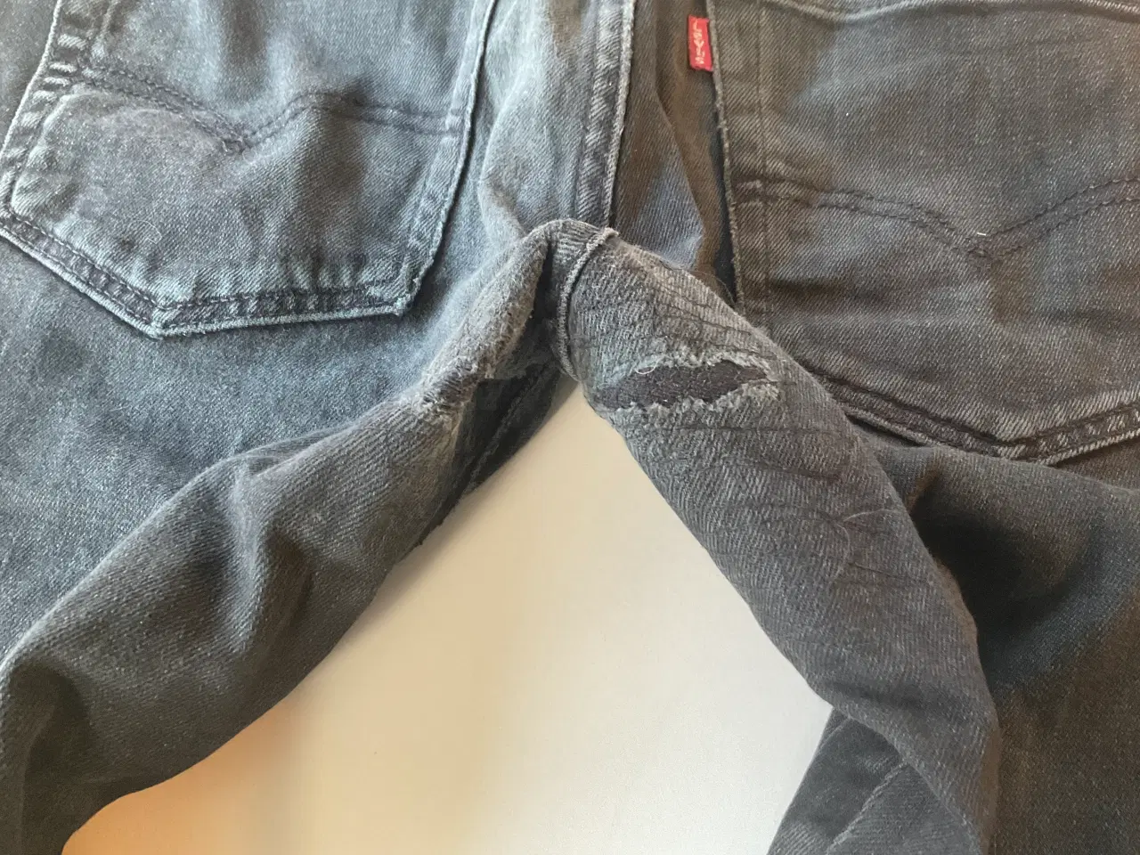 Billede 6 - Slidte sorte Levi’s