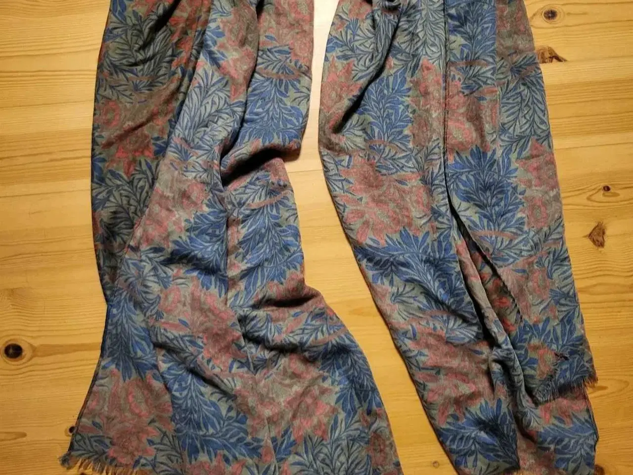 Billede 1 - Halstørklæde, Ubrugt 