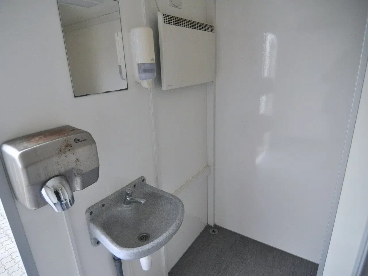 Billede 13 - Toilet-badvogn 2x4 bad med oliefyr