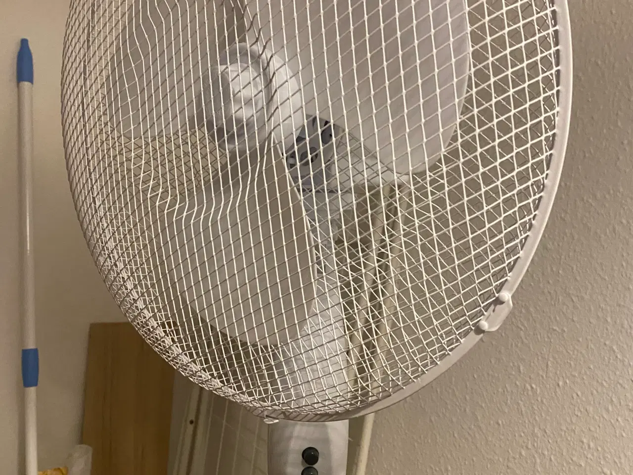 Billede 2 - Stor gulvventilator – hvid 