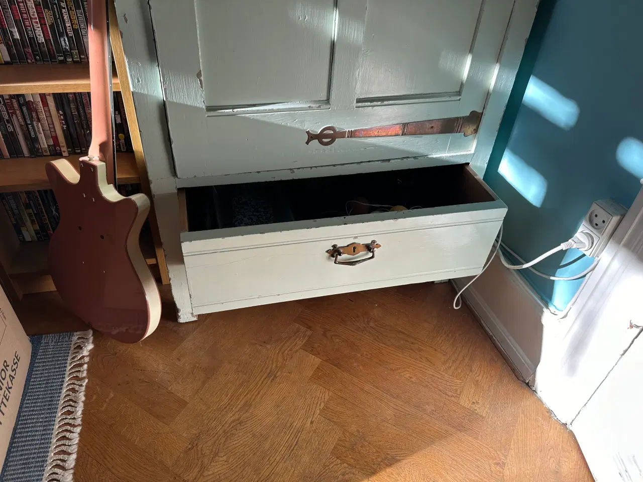 Billede 5 - Klædeskab - hvidt - mange muligheder