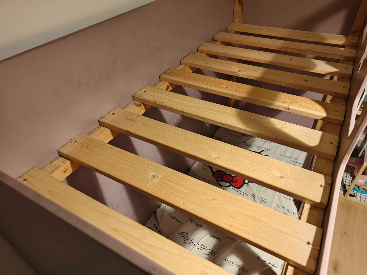 Billede 2 - Sød prinsesse seng inklusiv madrasser 