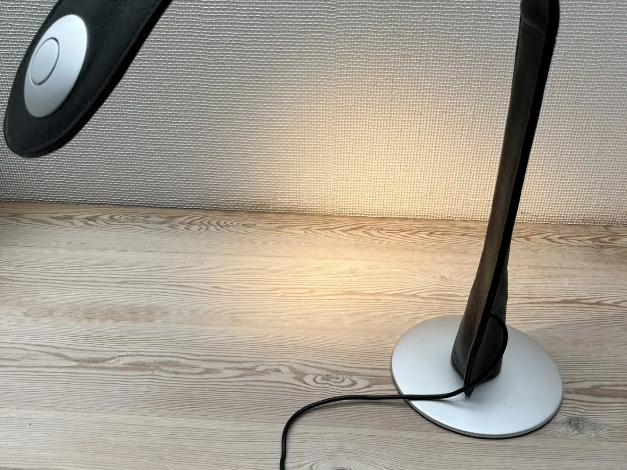 Billede 5 - Le Klint bordlampe - sender gerne