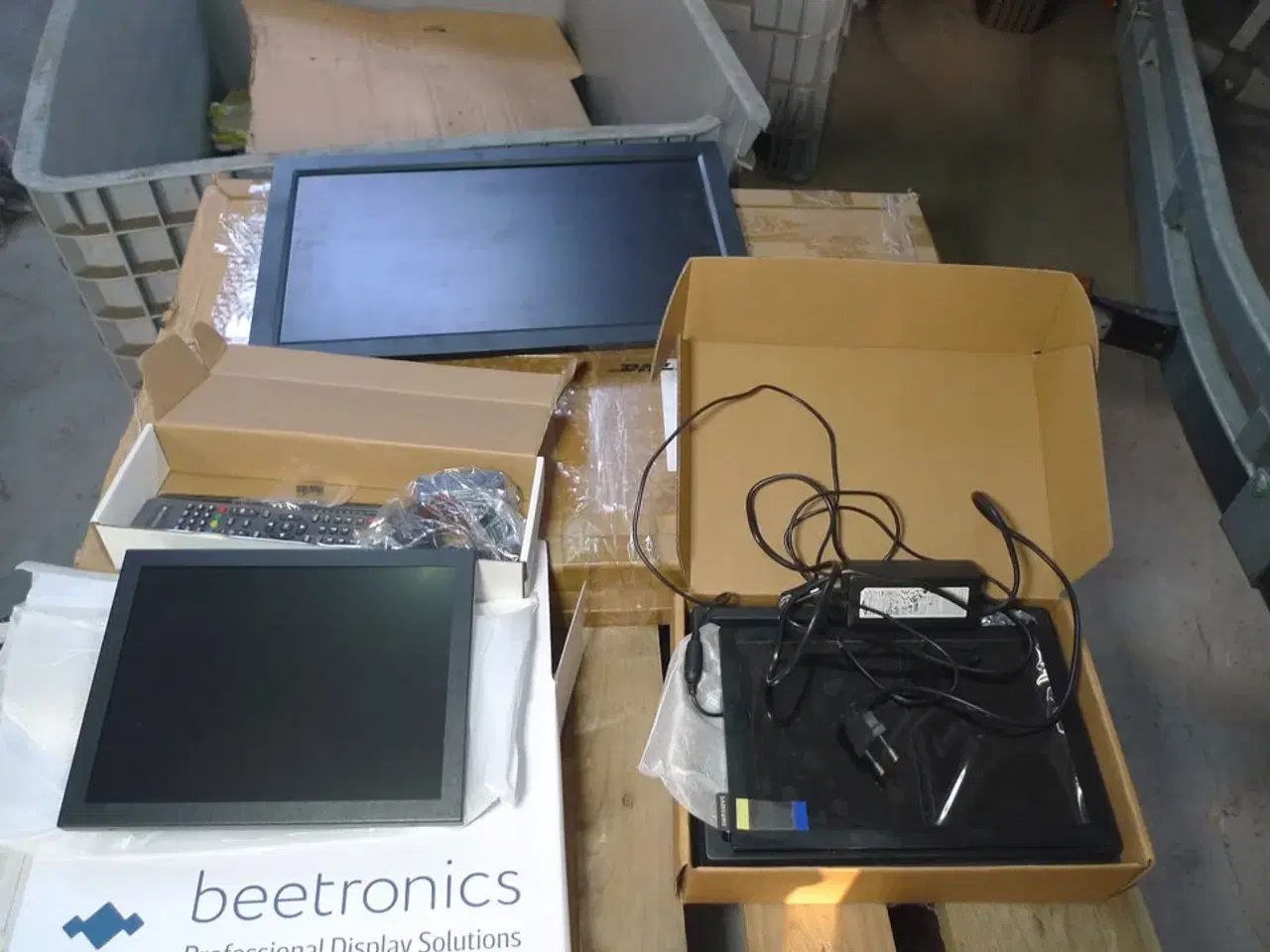 Billede 1 - 3 stk. små monitorskærme, 26, 24,5 og 47cm