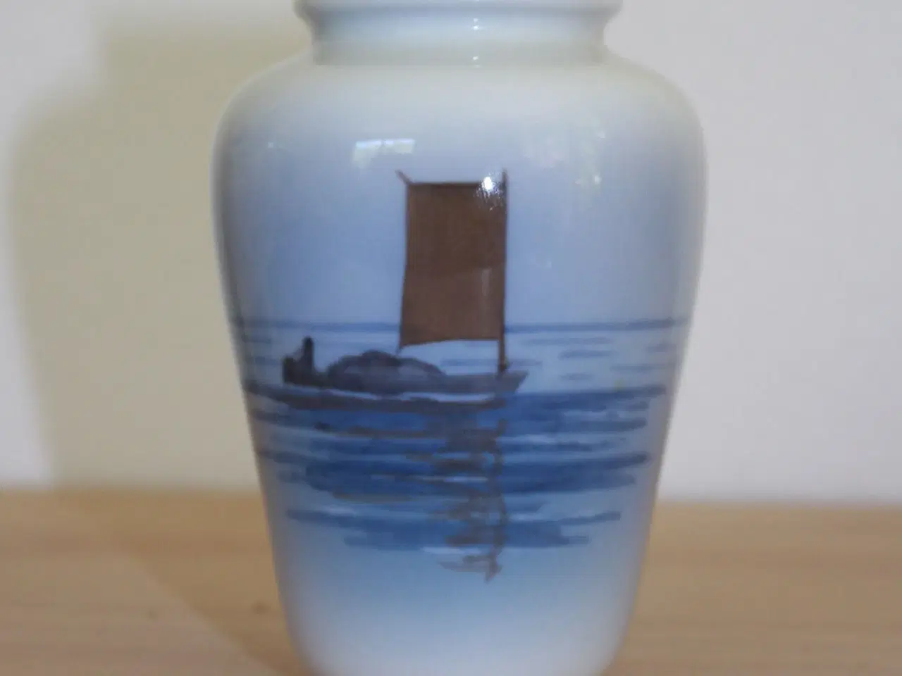 Billede 7 - Vase med sejlbåd fra Royal Copenhagen