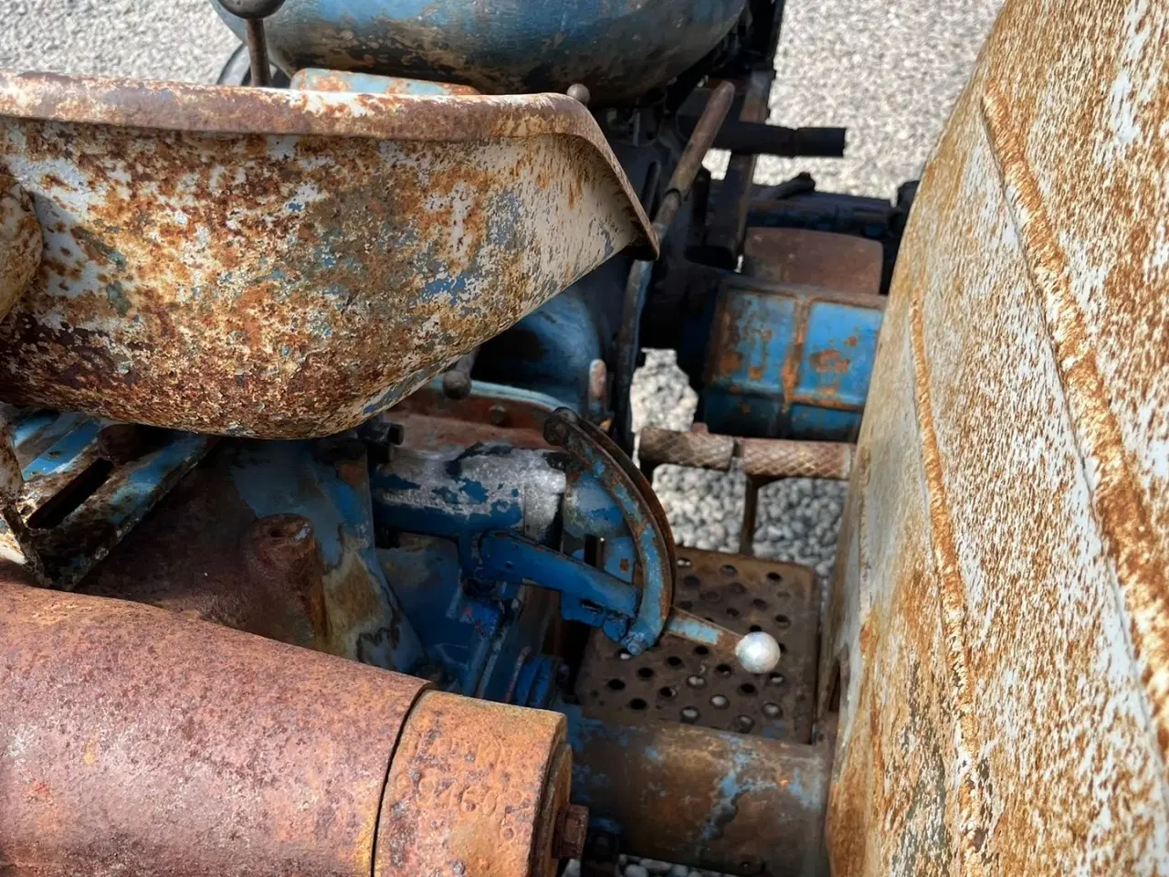 Billede 12 - Fordson Major Motoren mangler, men mange god dele.