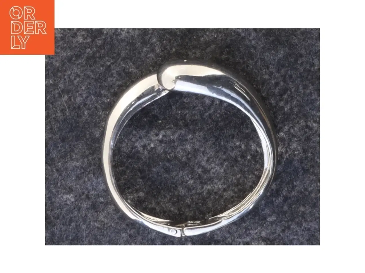 Billede 6 - Sølvfarvet armbånd (str. Ø 6 cm)