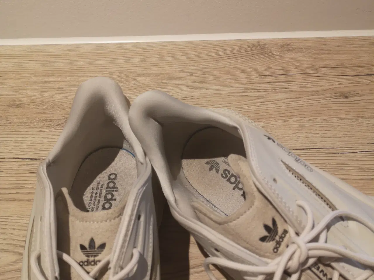 Billede 3 - Gode Adidas sneakers, str. 44 2/3