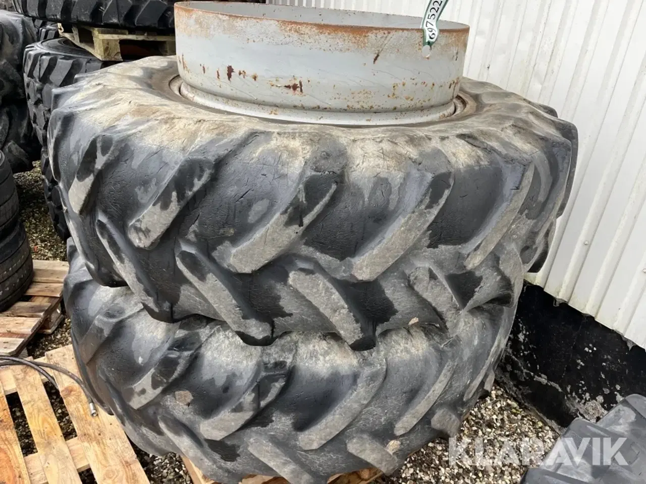 Billede 2 - Tvillingehjul Michelin 20.8R38 - 2 styk - med klemmer