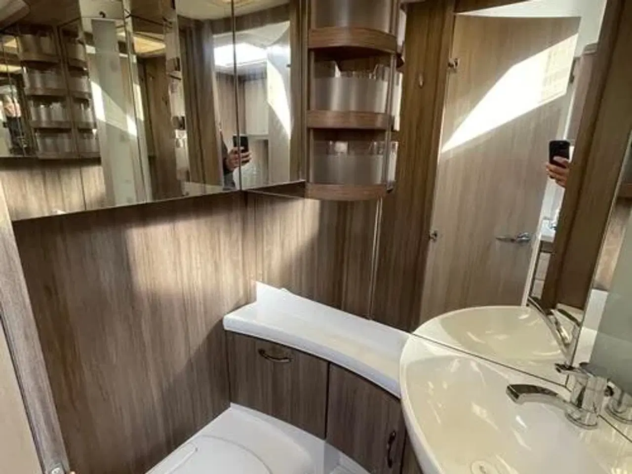 Billede 8 - Hobby DE LUXE 490 KMF