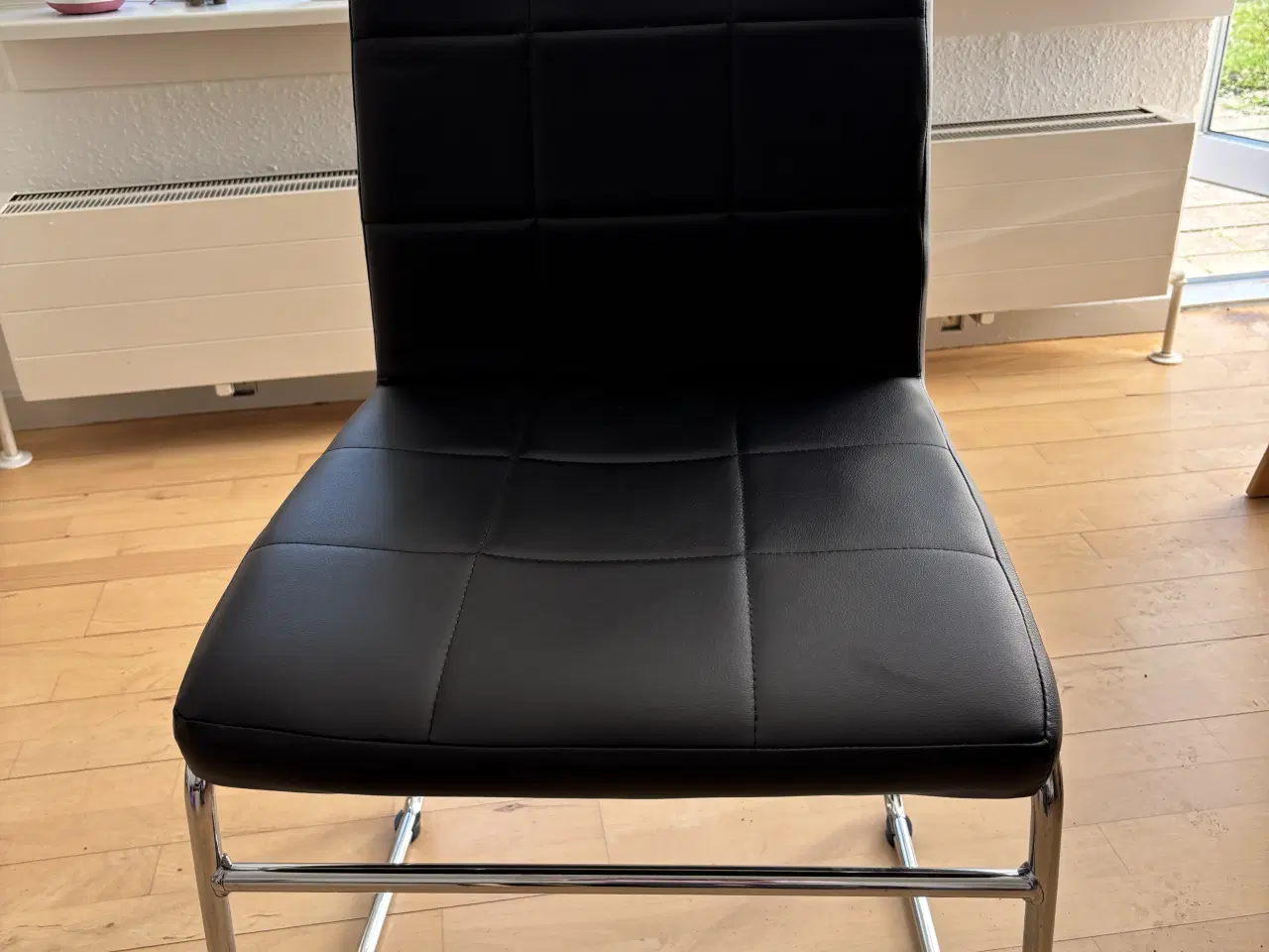 Billede 1 - HAMMEL Spisebordsstol  sort kunstlæder/krom