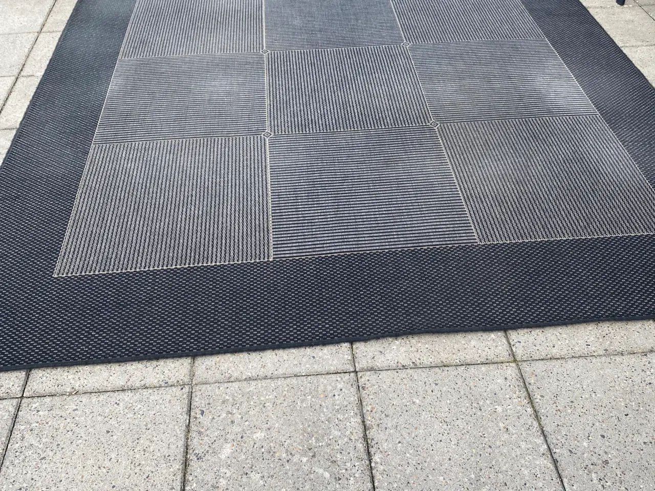 Billede 1 - Tæppe under spisebord