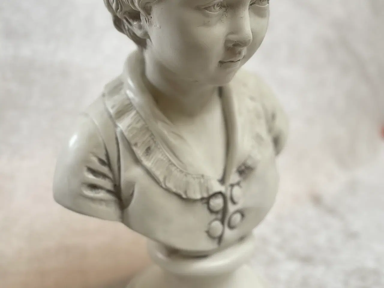 Billede 3 - Buste gipsfigur dreng