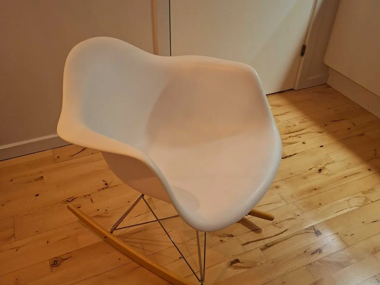 Billede 1 - Eames lignende gyngestol 