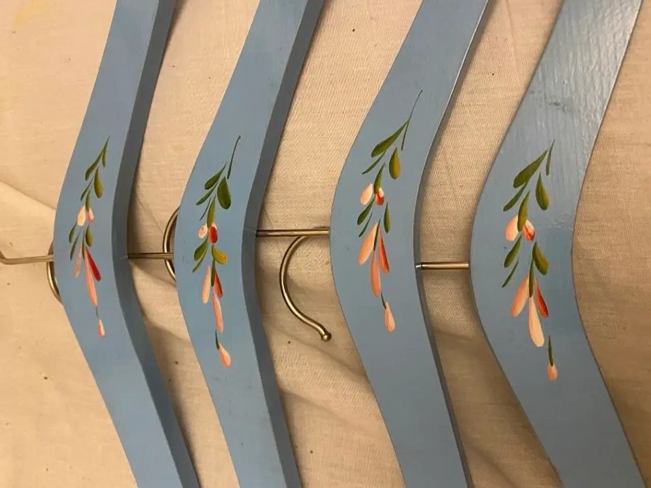 Billede 17 - Vintage bøjler med bemalede blomster