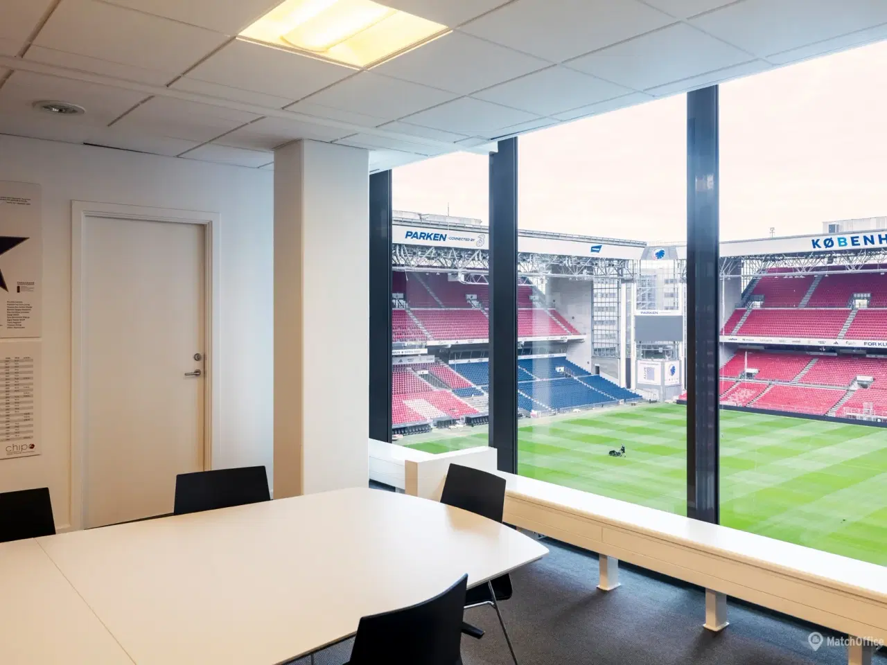 Billede 11 - Med kontor i Parken kan I spille bold med de bedste