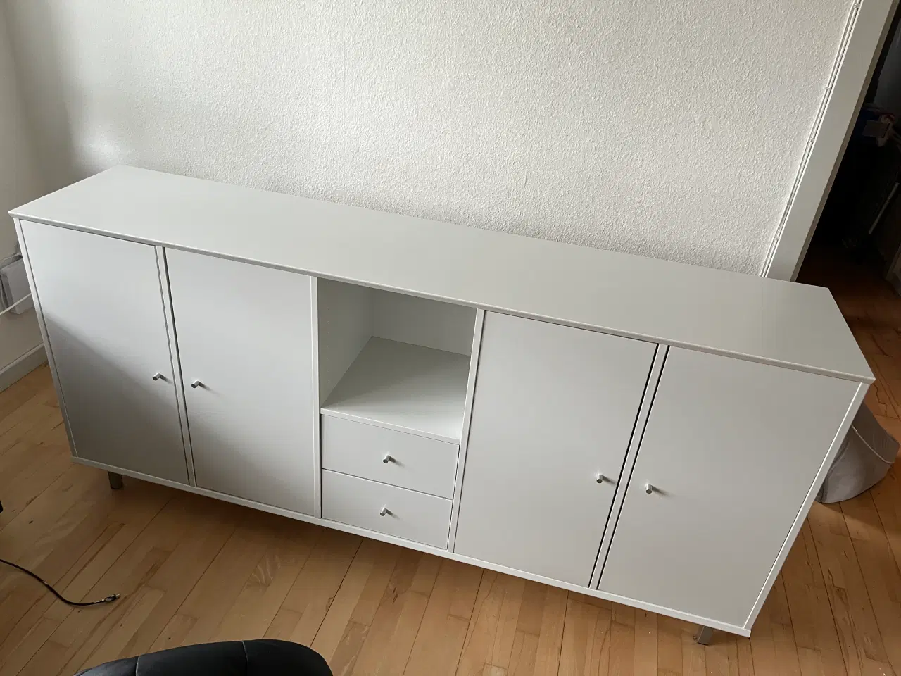 Billede 1 - Hvid skænk 