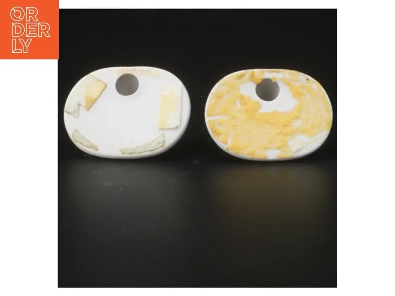 Billede 2 - Porcelænsbadeværelsessæt med rosendesign fra Jlona (str. Kop, 10 cm)