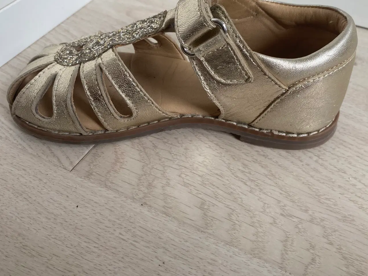 Billede 8 - Sandaler i guld 