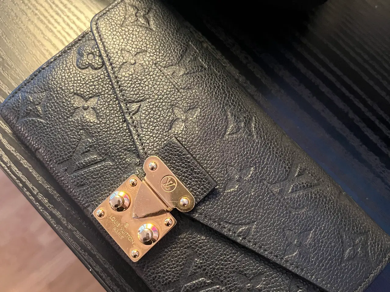 Billede 4 - Smukt sæt fra Louis Vuitton 