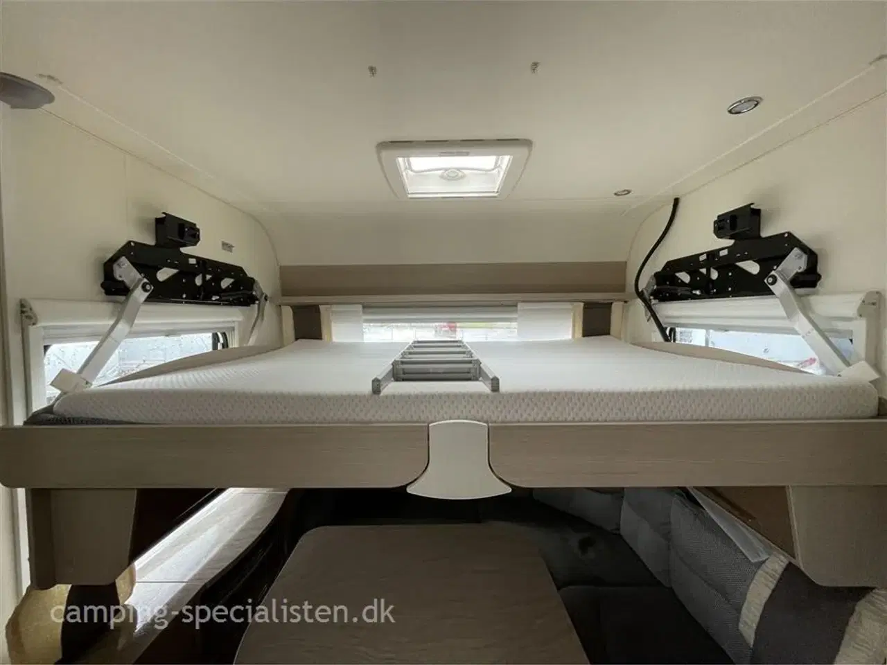 Billede 8 - 2015 - Bürstner Averso Plus 410 TS   Rigtig smart rejsevogn - Bürstner Averso Plus 410 TS fra 2015 - Kan nu opleves hos Camping-Specialisten i Silkeborg