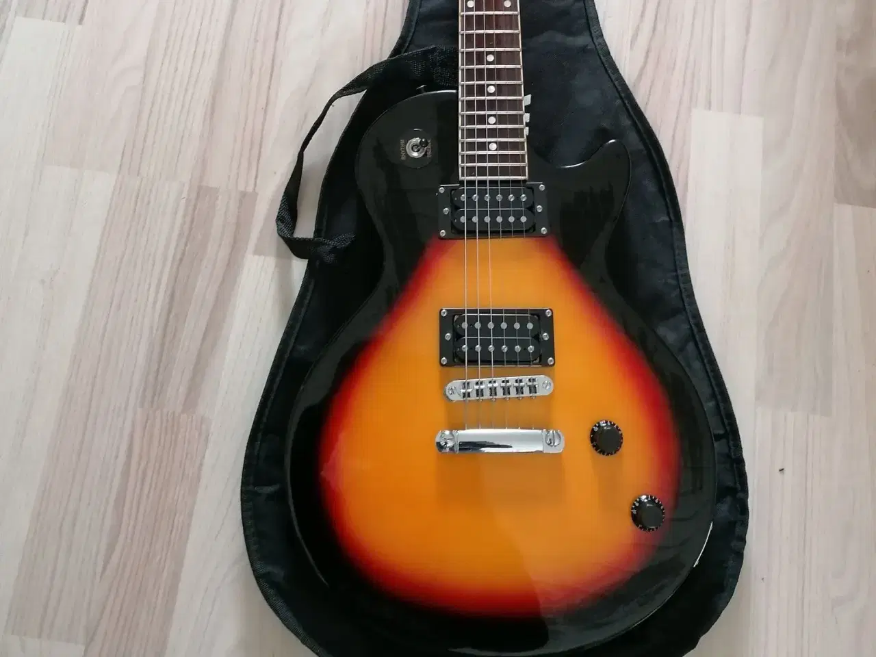Billede 1 - Elektrisk Guitar  som ny 