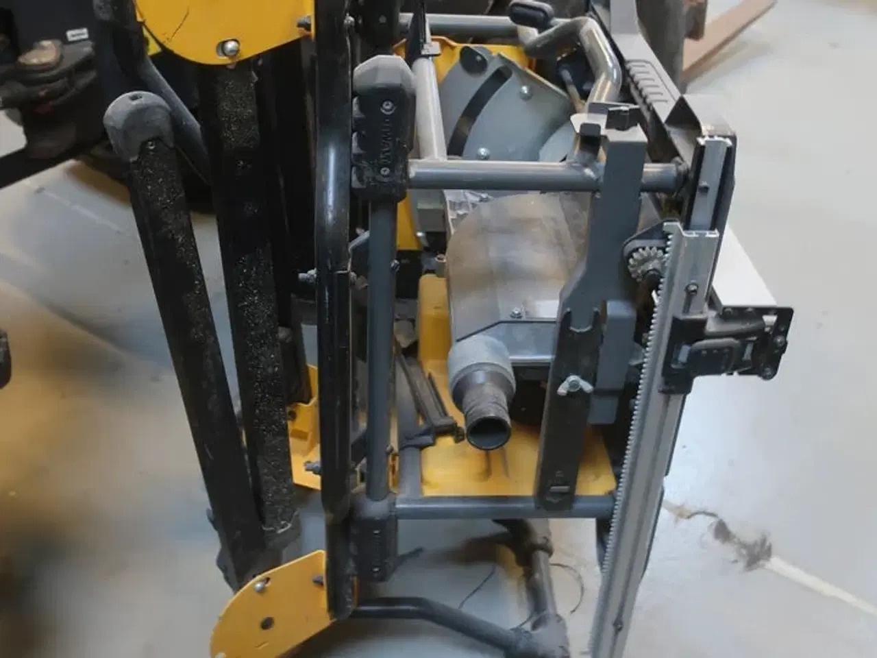 Billede 3 - Bordrundsav DEWALT DCS7485 med stativ