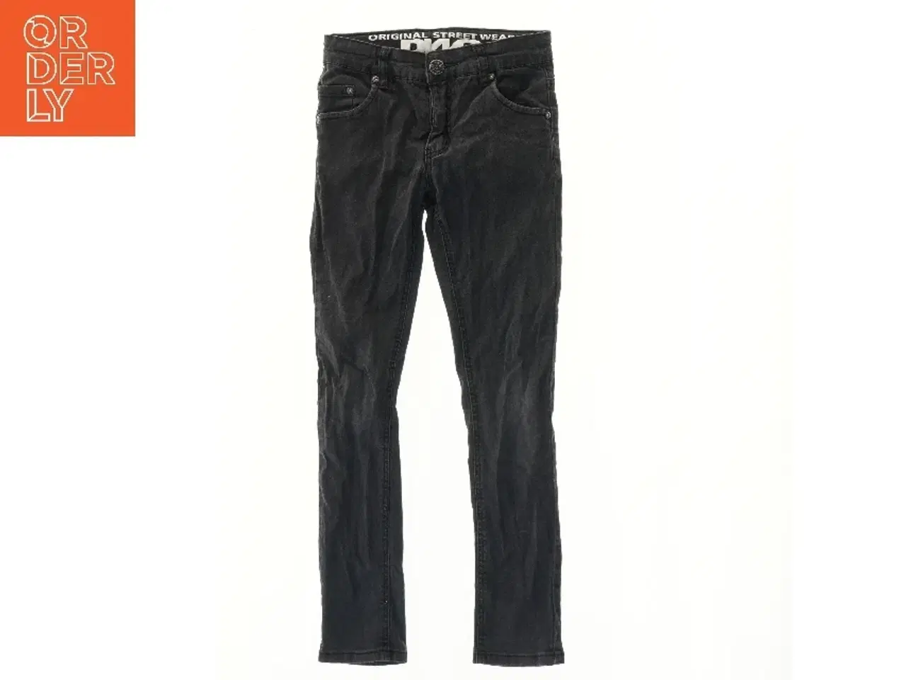 Billede 1 - Jeans med broderet talje fra DNG (str. 104)