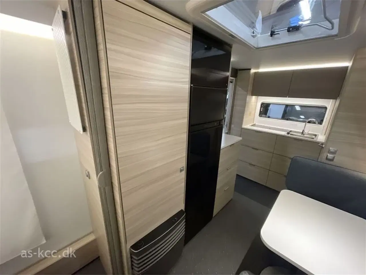 Billede 6 - 2026 - Adria Altea 542 PH   Adria Altea 542 PH Årg. 2026 4 sovepladser, 4 siddepladser. kan vejes ned til 1350 KG Lader+batteriboks+udvendig stik kr. 1.649,- lagt i prisen