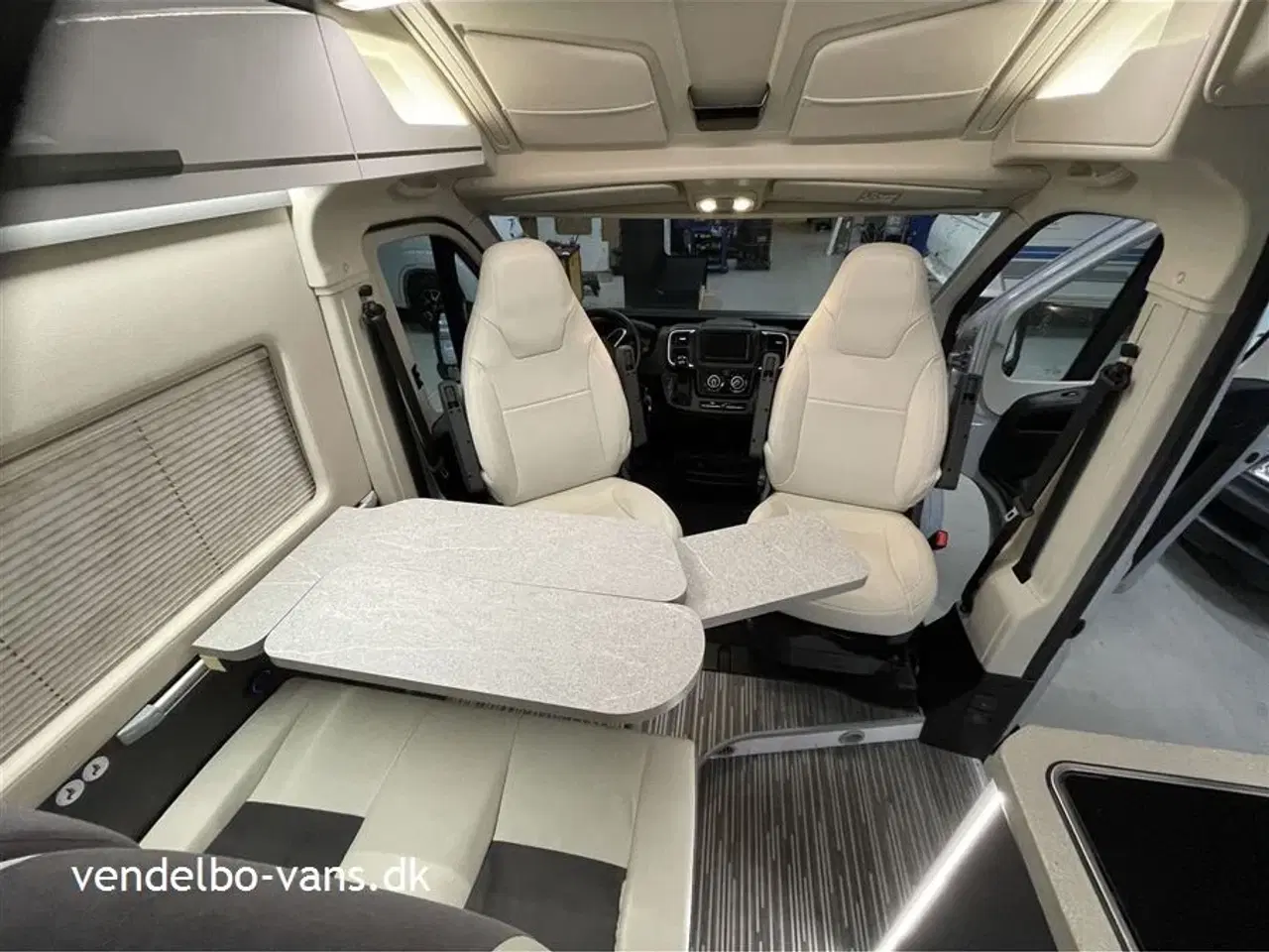 Billede 26 - 2022 - McLouis Menfys Van 04 Prestige Matic   Det er CamperVan topudgaven med masser af udstyr - Prestige Matic