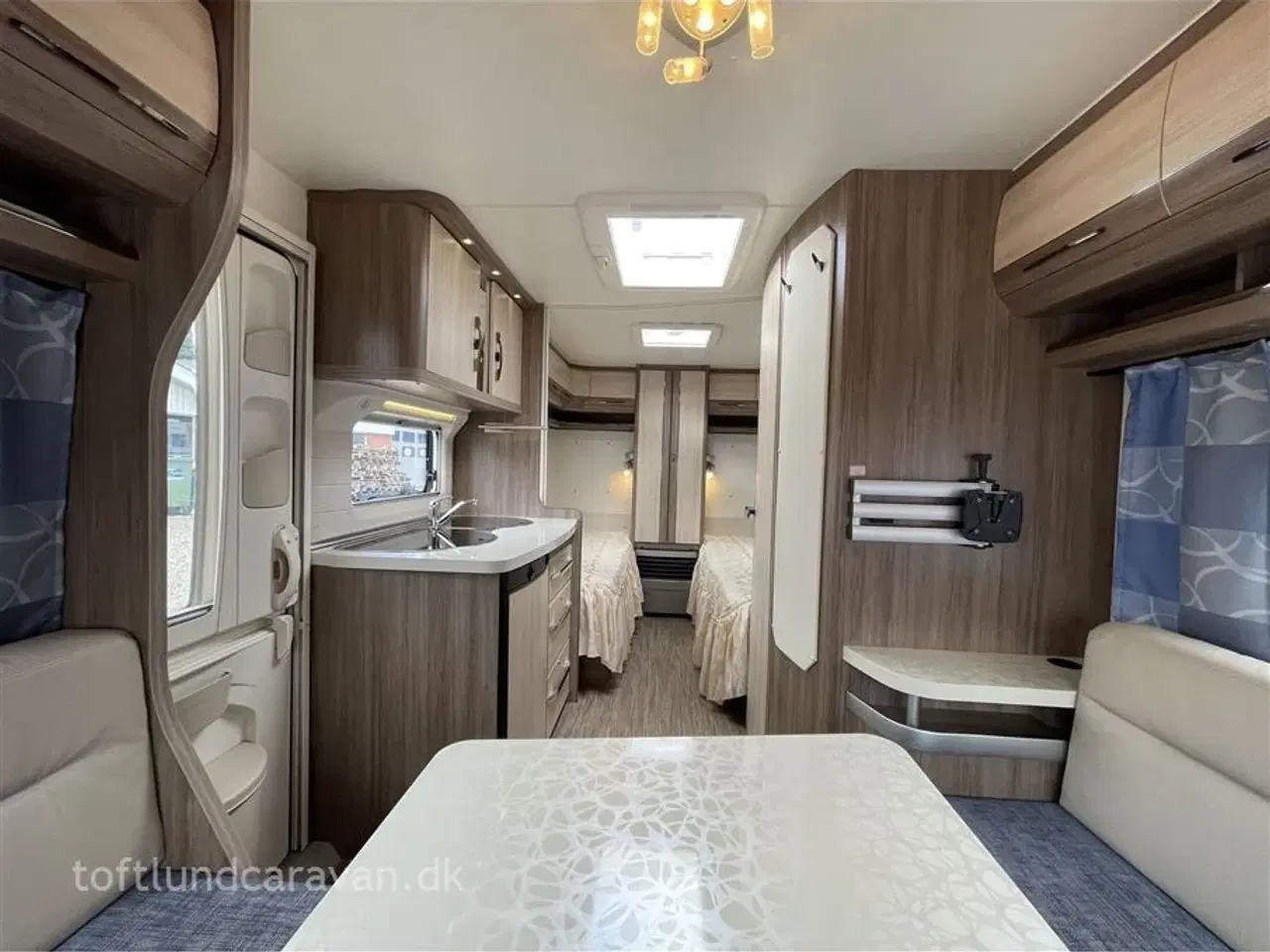 Billede 5 - 2016 - Hobby De Luxe 460 LU   1 EJERS, Populær enkeltsengs-vogn, LAV VÆGT, m/ MOVER+GULVVARME.