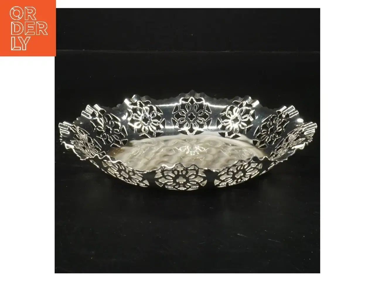 Billede 1 - Nyt Sølvfad med blomsterdesign fra Dahl Guldsmed og Solvsmed (str. Ø 20x2 cm)