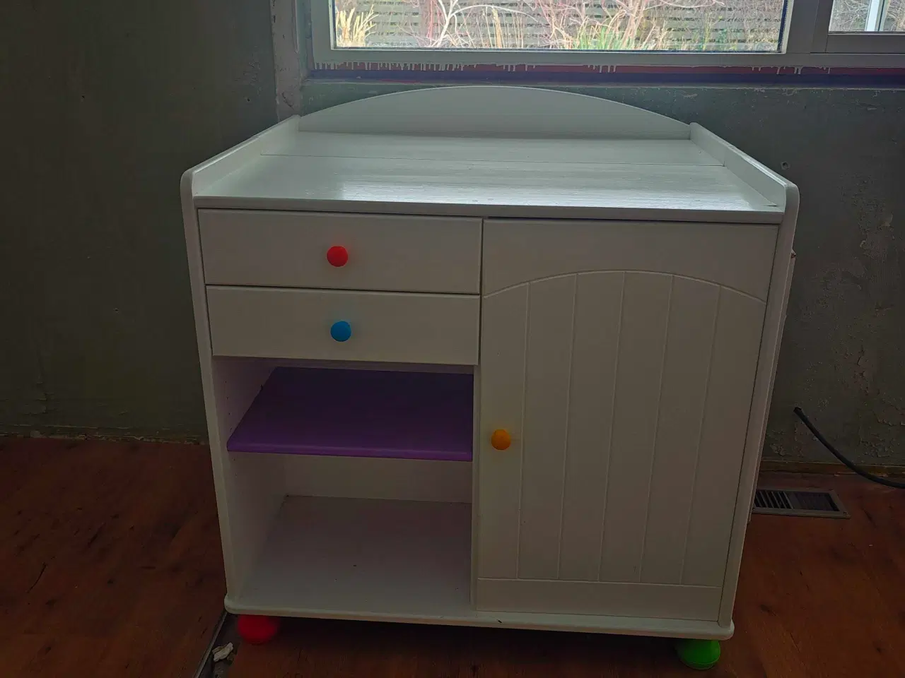 Billede 1 - Gratis puslebord – Skal hentes i dag i Taastrup!