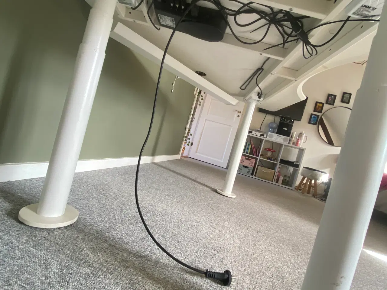 Billede 2 - Hvidt skrivebord - hævesænkebord